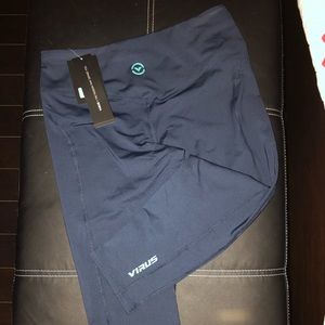Virus size Large navy compression capris NWT